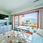Il Nido Belmonte - Lakeview 아파트